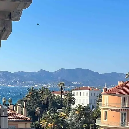 Lumineux A 2 Mn A Pied De La Cannes