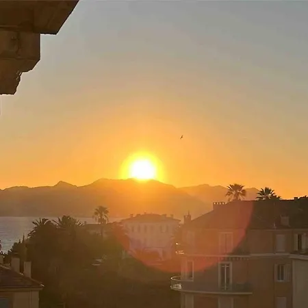 Lumineux A 2 Mn A Pied De La *