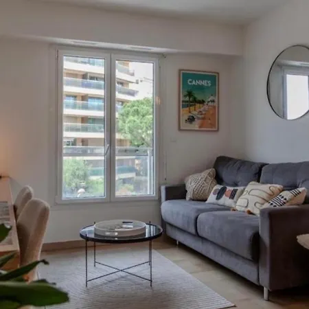 Lumineux A 2 Mn A Pied De La 公寓 *